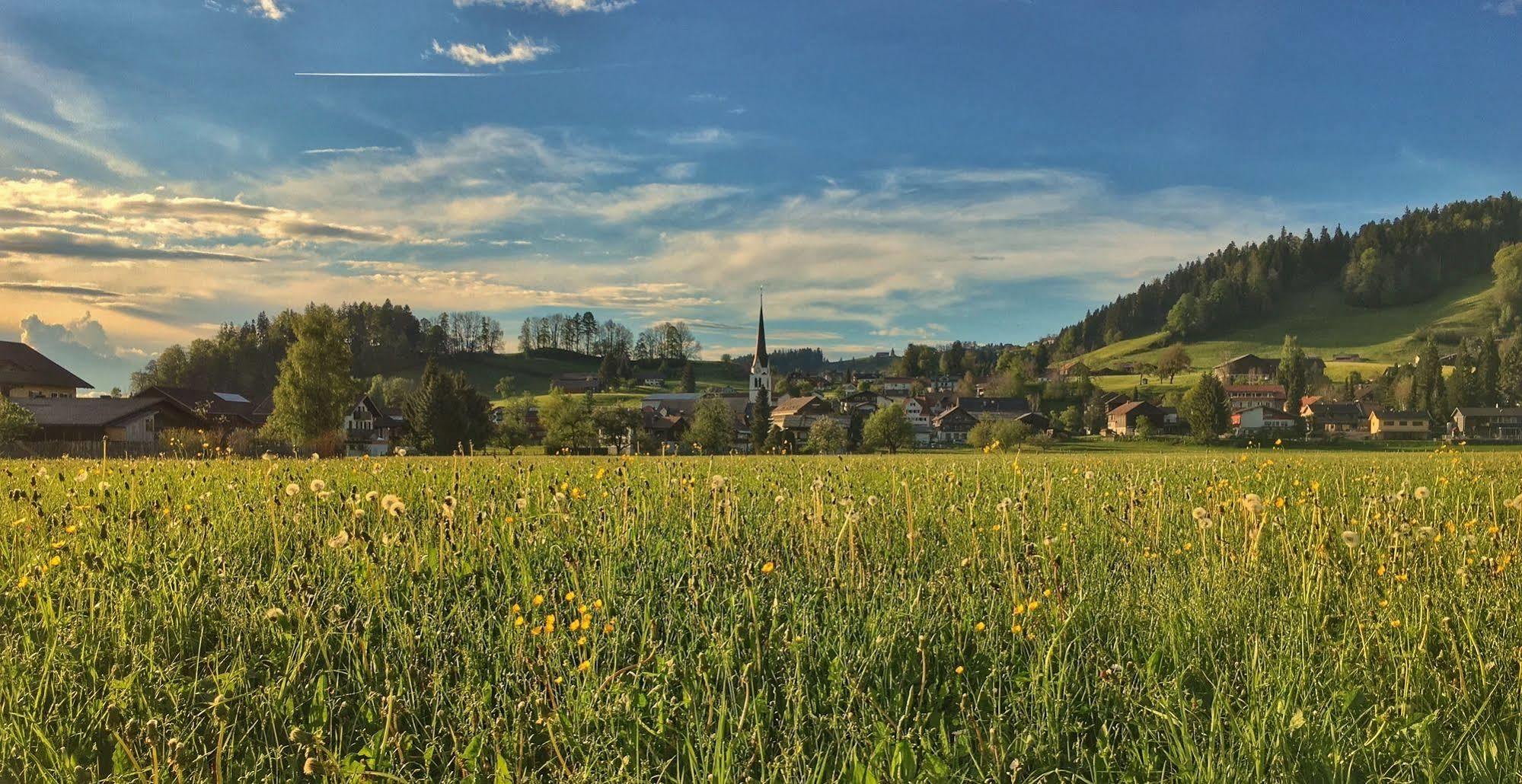 Familienhotel Adler Lingenau Exteriör bild
